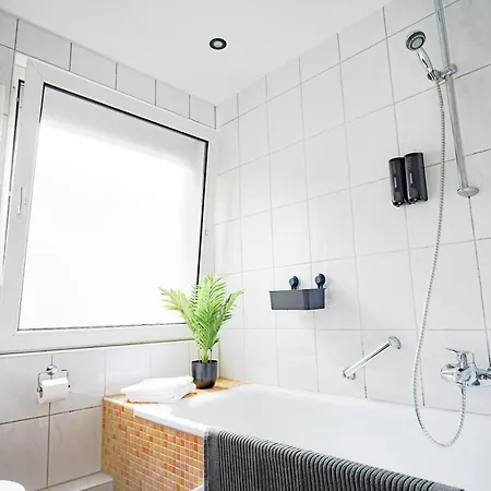 Homefy Bright And Cozy Holiday Apartment - Washer & Dryer - Free Parking Essen Extérieur photo